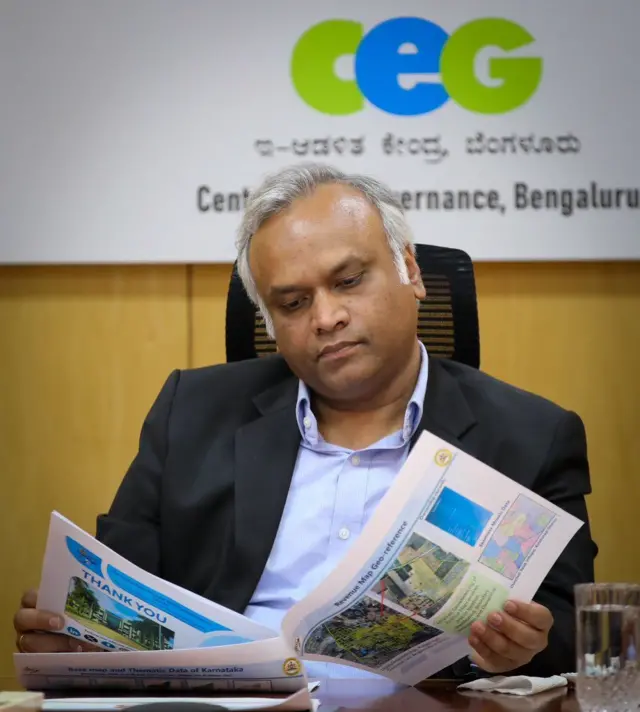 प्रियांक खर्गे हे काँग्रेसचे अध्यक्ष मल्लिकार्जुन खर्गे यांचा मुलगा आहेत. ते कर्नाटक राज्य सरकारचे गृहमंत्री आहेत.