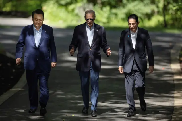 지난해 8월에는 윤 대통령과 조 바이든 미국 대통령, 기시다 총리는 미국 캠프 데이비드에서 정상회의를 열고 한미일 3국의 안보·경제 협력을 강화하는 데 합의했다.