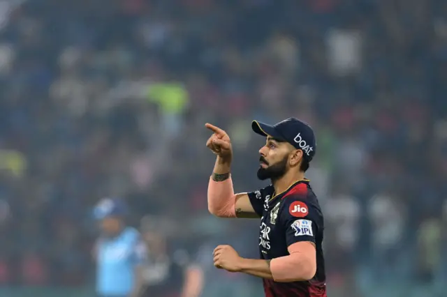 கோலி - கம்பீர் திடீர் மோதல் ஏன்?