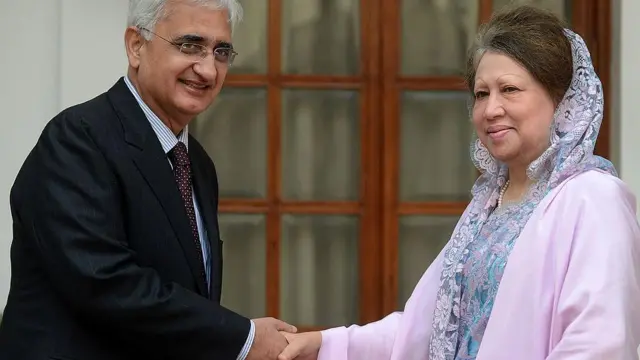 ২০১২তে দিল্লিতে ভারতের পররাষ্ট্রমন্ত্রী সালমান খুরশিদের সঙ্গে বিএনপি নেত্রী খালেদা জিয়া