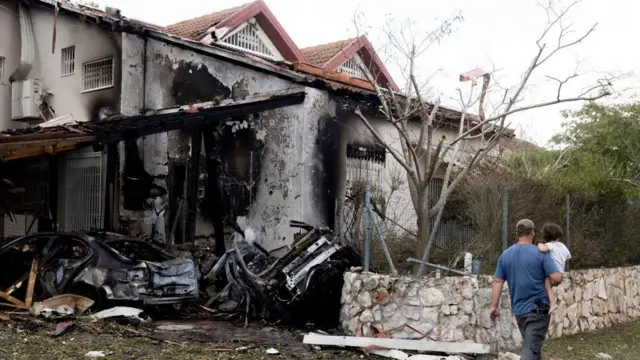 லெபனான் மீதான இஸ்ரேலின் தாக்குதல், இடம்பெயரும் லெபனான் மக்கள்