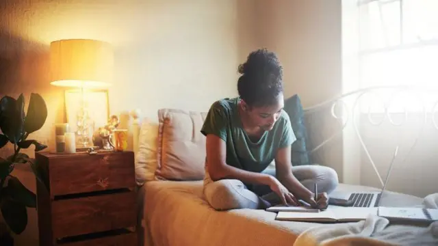 ঘুমানোর আগে পড়াশুনা করুন। 