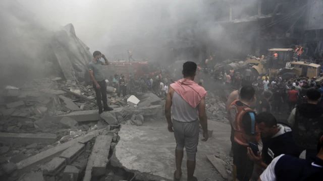 Aworan ọpọ ile ti ado oloro ti wo lulẹ