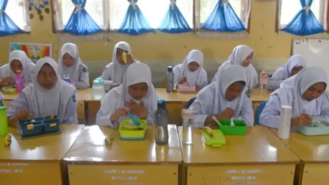 Uji coba program makan siang gratis