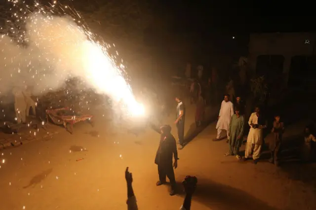 પાકિસ્તાનમાં લોકોએ અરશદ નદીમની જીત બાદ ઉજવણી કરી હતી