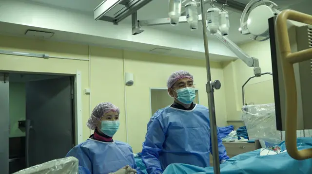 Дамир Осмонов: Дарылаганыбыз оң натыйжа берсе экен абдан кабатыр болобуз. Ошондон улам кыска убакытта кадимкидей эле арыктап кеткен учурларыбыз бар