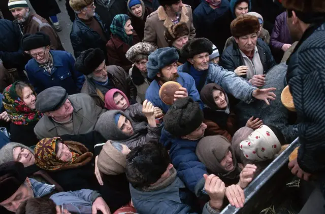 Очередь за хлебом, Грозный