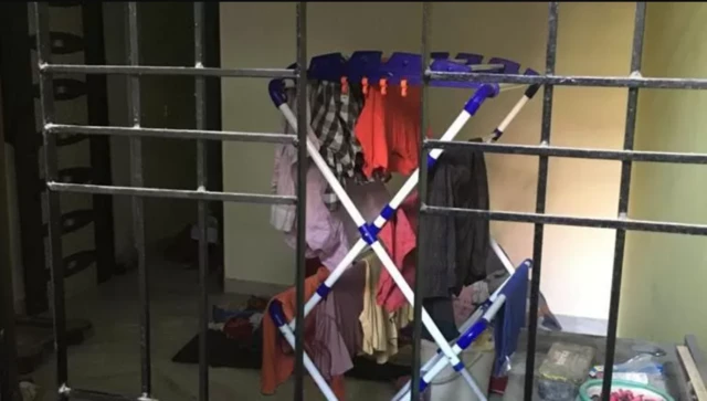 दिल्ली में वो फ्लैट जहां श्रद्धा अपने पार्टनर आफ़ताब के साथ लिव इन में रहती थीं