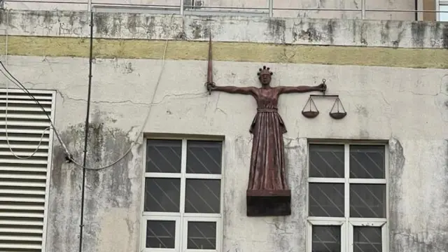Foto of di court premises