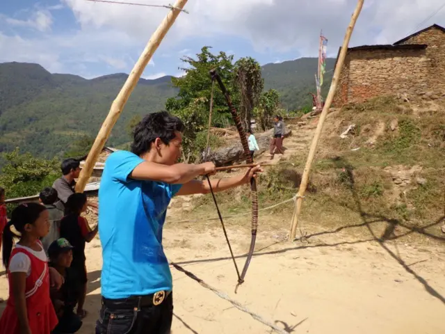 धादिङका वाइबाहरूमा दशैोको टीकाको दिन तिर हान्ने परम्परा छ