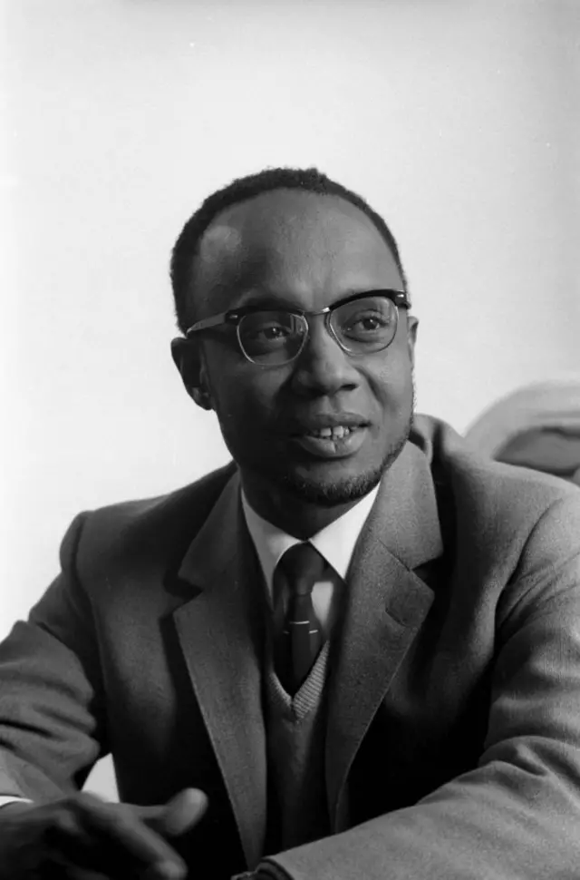 Amilcar Cabral (1924-1973) au siège du PAIGC à Alger en février 1967.