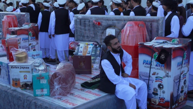 هغه وايي هڅه کوي د لوړ ولور او واده کې د ډېرو لګښتونو دود راکم کړي.