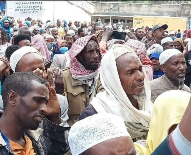 Muslimoonni hedduun kutaa biyyaarraa ba'anii adeemsa hajjii mijeeffachuuf Finfinnee ji'oota lamaa oliif erga turanii booda akka deemuu hin dandeenye itti himame