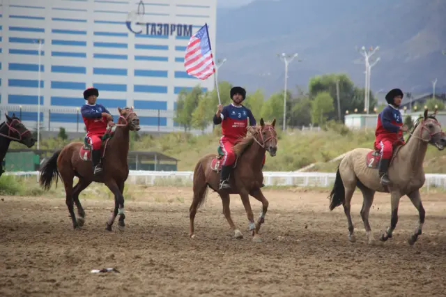 АКШдан келген көк-бөрүчүлөр