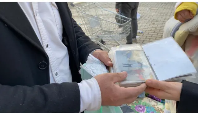 Özer ailesinin enkazda bulduğu fotoğraf albümü