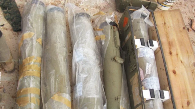 تعدادی مهمات درنایلون در یک جعبه