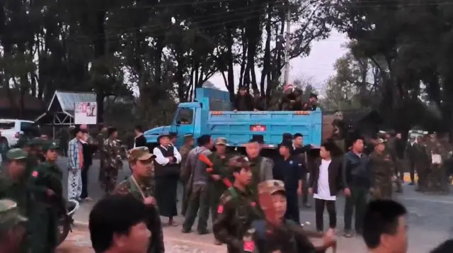 မတ် ၇ ရက်က ကွတ်ခိုင်မြို့ပေါ် KIA ဆက်ဆံရေးရုံးထဲ အချေအတင်ဖြစ်ခဲ့တဲ့မြင်ကွင်း