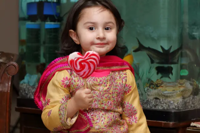 बाळाला पहिल्या 1000 दिवसांमध्ये भरपूर साखर आणि गोड पदार्थ खाऊ घालताय? मग हे वाचाच