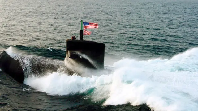 နေရာရွှေ့ခဲ့တာက နျူစွမ်းအင်သုံးရေငုပ်သင်္ဘောလား၊ နျူလက်နက်တပ်ဆင်ထားတဲ့ ရေငုပ်သင်္ဘောလားဆိုတာကို အမေရိကန်သမ္မတက ခွဲခြားပြောဆိုခြင်းမပြုခဲ့ပါဘူး။