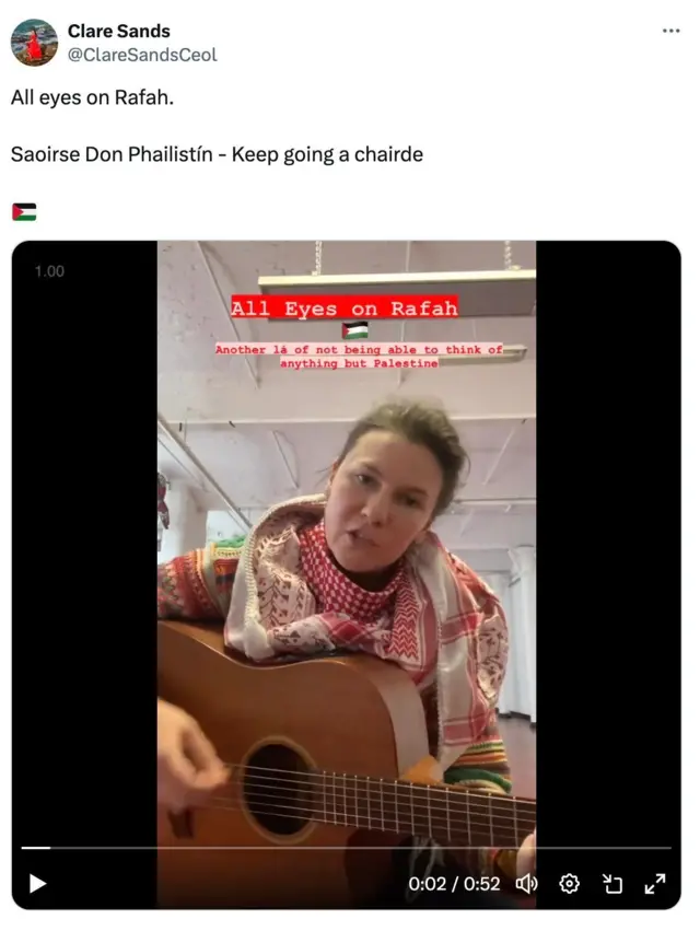 আইরিশ শিল্পী ক্লেয়ার স্যান্ডস এই স্লোগানটি নিয়ে একটা ভিডিও বানান