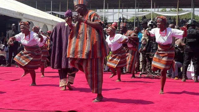 Dancers for di coronation of Soun of Ogomosho