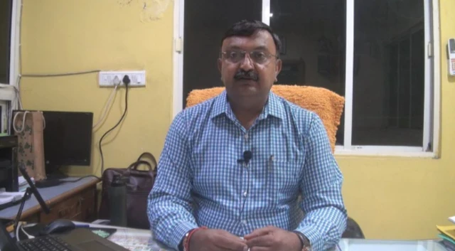 भावनगर प्राथमिक शिक्षा समिति के शिक्षा अधिकारी मुंजाल बडमिया
