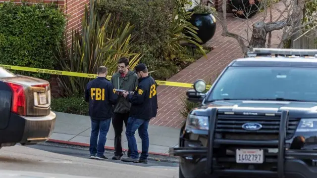 FBI agents work outside di home of US House Speaker Nancy Pelosi