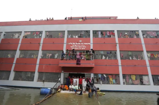 বন্যাদুর্গত এলাকার একটি আশ্রয় কেন্দ্র