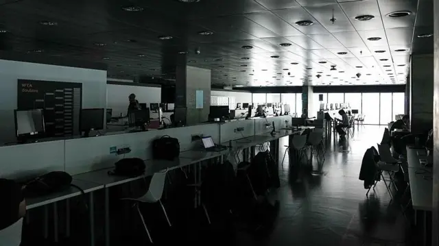 دفتر اداری خالی 