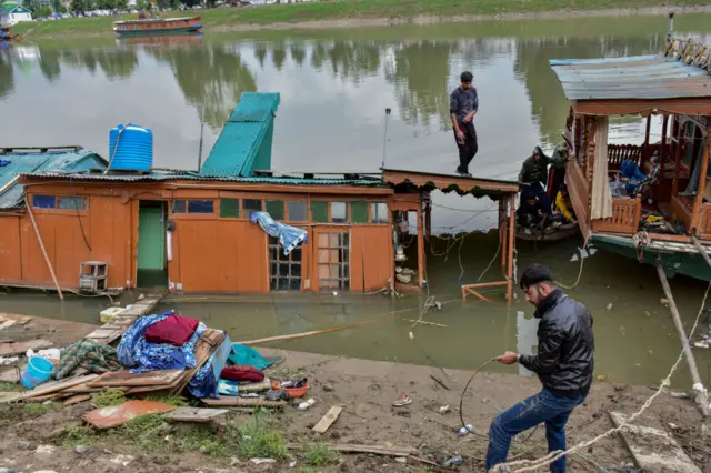 कश्मीर में हाउसबोट