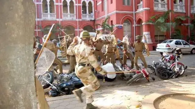 வழக்கறிஞர் Vs போலீஸ்