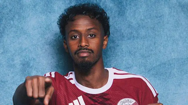 Yusuf Abdurisag oo metalaya xulka Qatar ee Koobka Adduunka 2026.