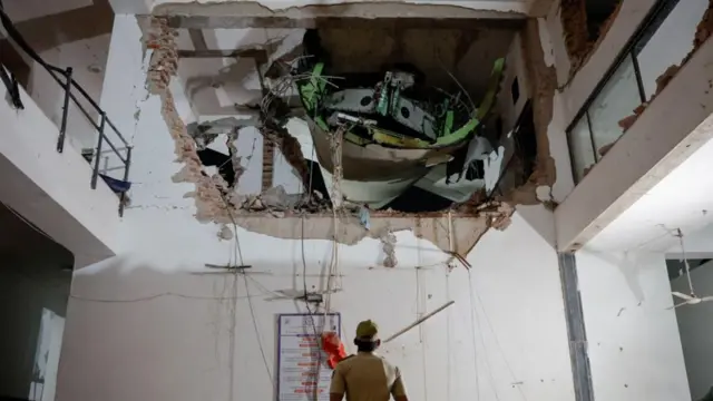 अहमदाबाद प्लेन क्रैश