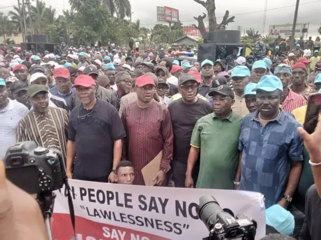 PDP members dey protest October 3