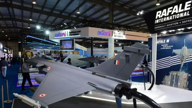 গান্ধীনগরে একটি প্রতিরক্ষা প্রদর্শনীতে রাফালের স্টল