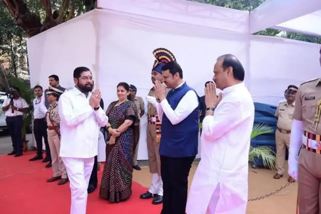 વિજય રૂપાણી, દેવેન્દ્ર ફડણવીસ, મહારાષ્ટ્ર, ભાજપ, નરેન્દ્ર મોદી, અમિત શાહ, એકનાથ શિંદે, શિવસેના, રાજકારણ, બીબીસી ગુજરાતી