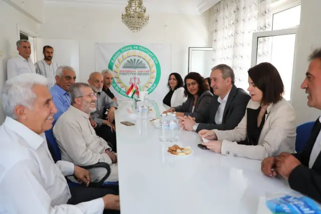 DEM Parti heyetinin duraklarından biri de Azadi (Özgürlük) Partisi oldu