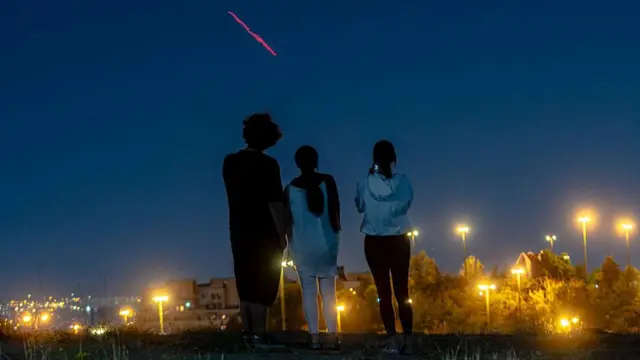 تماشای رد گلولههای توپهای ضدهوایی در تهران