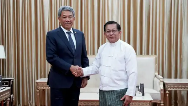 နိုင်ငံခြားရေးဝန်ကြီး မိုဟာမက် ဟာဆန် နဲ့ စစ်ခေါင်းဆောင်တွေ့ဆုံ 