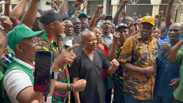 File foto of di President of di Nigeria Labour Congress Joe Ajaero and im members during one protest for August 2024.
