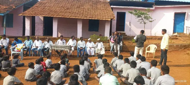 शाळकरी मुलं