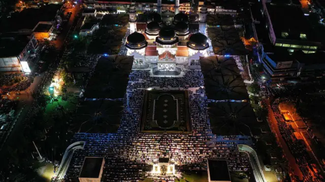 Foto udara di Masjid Raya Baiturrahman Banda Aceh pada 22 Maret 2023. 