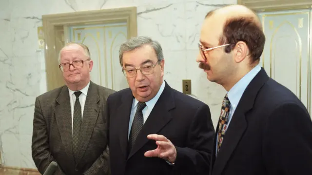 Виктор Геращенко, премьер Евгений Примаков и министр финансов Михаил Задорнов в Кремле