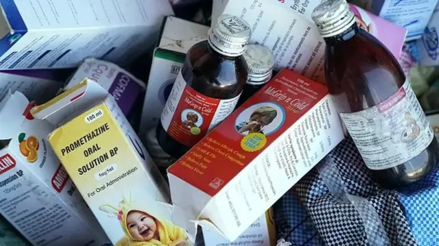 Boîtes de sirops antitussifs. 