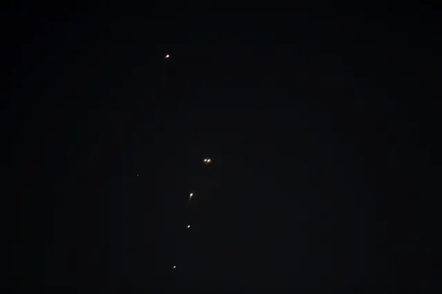 Cielo de Qatar con luces