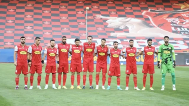 تیم پرسپولیس با مچبندهای مشکی