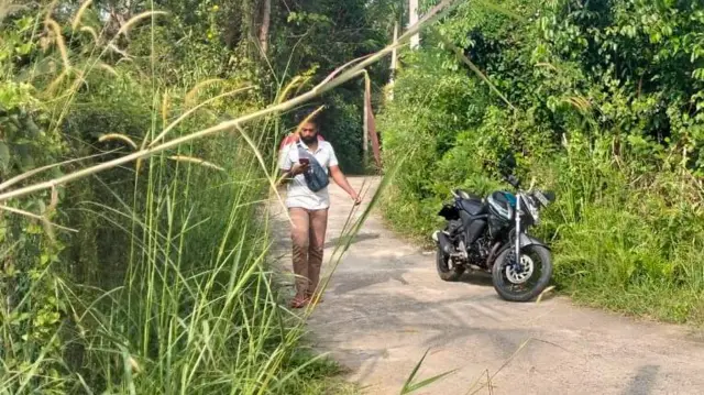 වෙඩික්කරුවන් පැමිණී යතුරු පැදිය