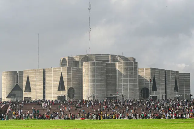 வங்கதேச பிரதமர் ராஜினாமா