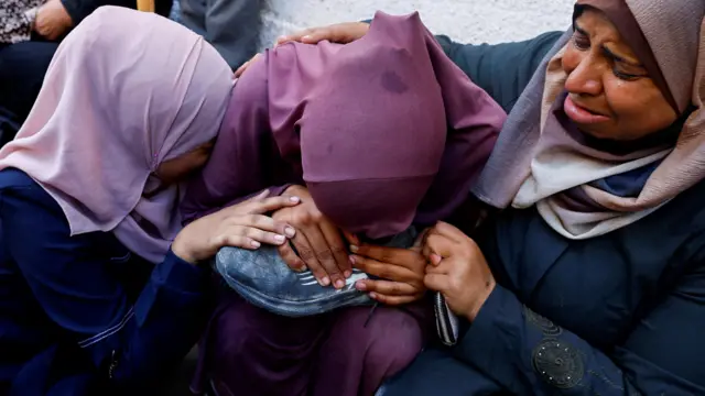 أم تودّع طفلها في غزة