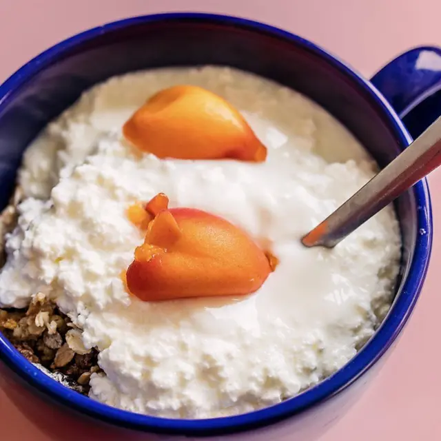 कफियाको दाना र अमिल्याइएको दुधबाट कफिया बनाइन्छ